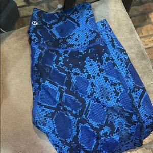 lululemon athletica Vibrant Blue wunder under crop 23”